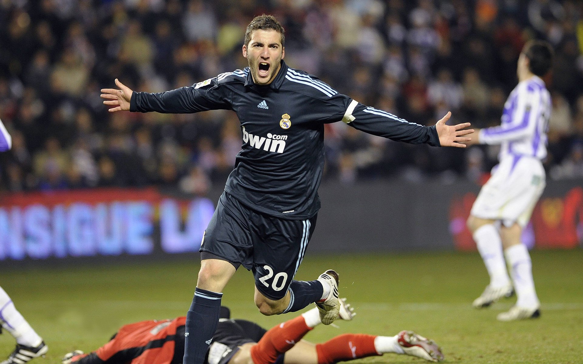 海斯：如果能让我多投几个三分球，那就太棒了，海斯_如果能让我多投几个三分球,那就太棒了英语